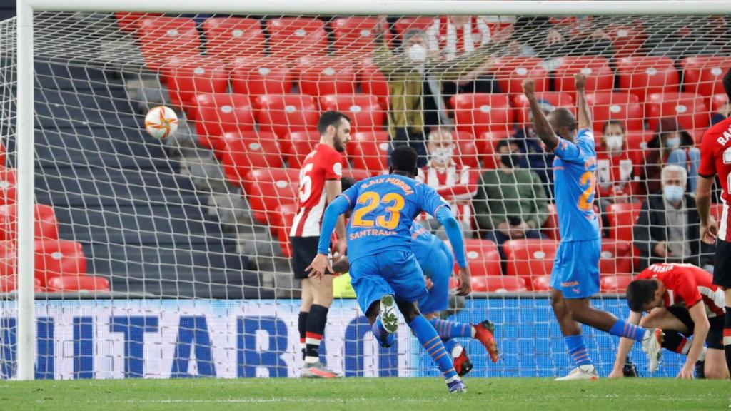 Momento del gol de Hugo Duro en el Athletic - Valencia