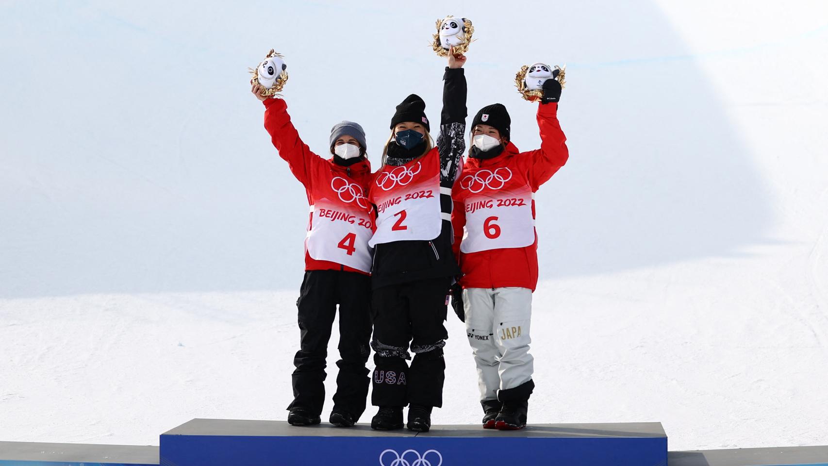 Queralt Castellet, Chloe Kim y Sena Tomita, en el podio.