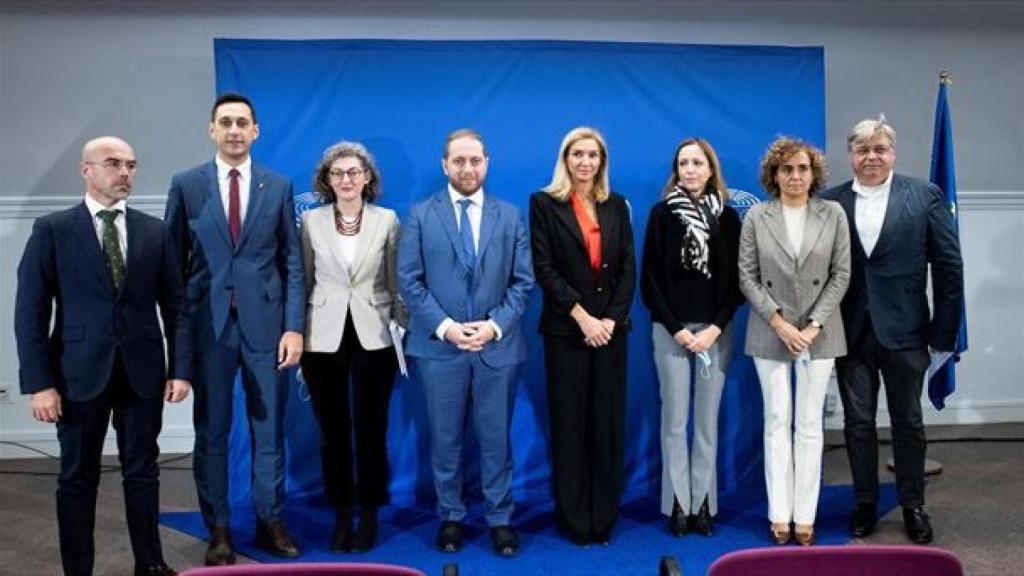 Jorge Buxadé (Vox-Esp), Vlad Gheorghe (Ren-Rum), Maite Pagaza (Cs-Esp), Alex Agius Saliba (S&D-Mal), Agnès Evren (EPP-Fra), Cristina Maestre (PSOE-Esp), Dolors Montserrat (PP-Esp) y Kosma Złotowski (ECR-Pol).