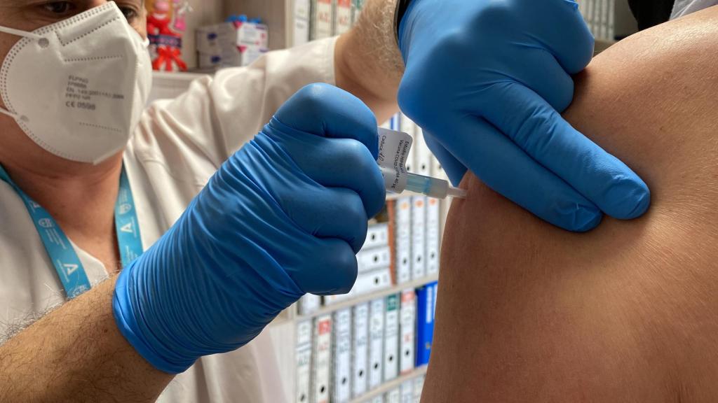 Una imagen de los primeros vacunados de la fase III.