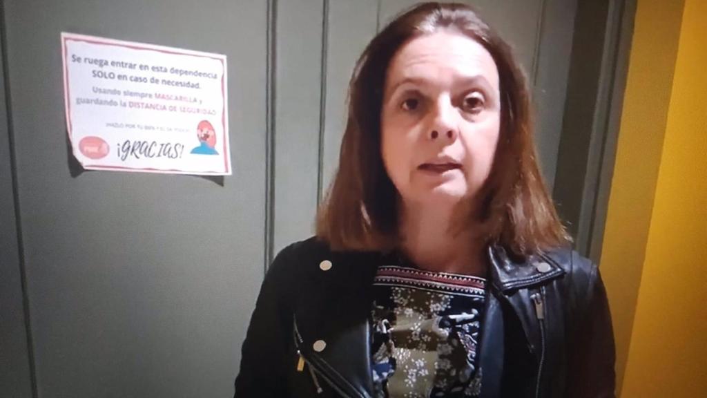 La portavoz del grupo municipal socialista, Maribel Tocón, ante la sede del grupo en el Ayuntamiento.