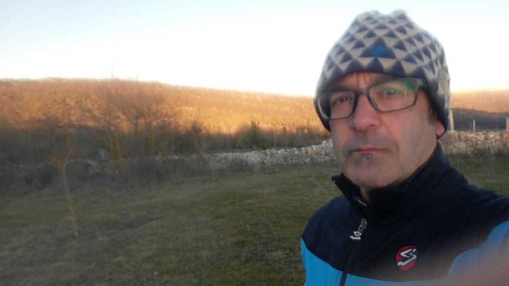 Sergio vive en un paraje espectacular, pero sólo. Para todo tiene que subir la montaña.