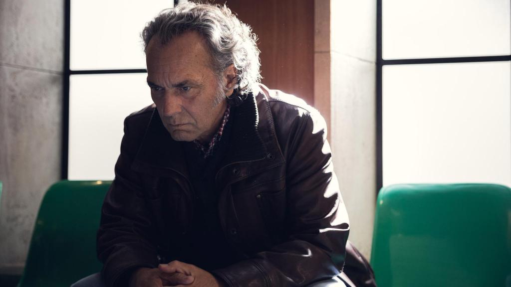 José Coronado, en un fotograma de Entrevías, donde por primera vez hace de abuelo.