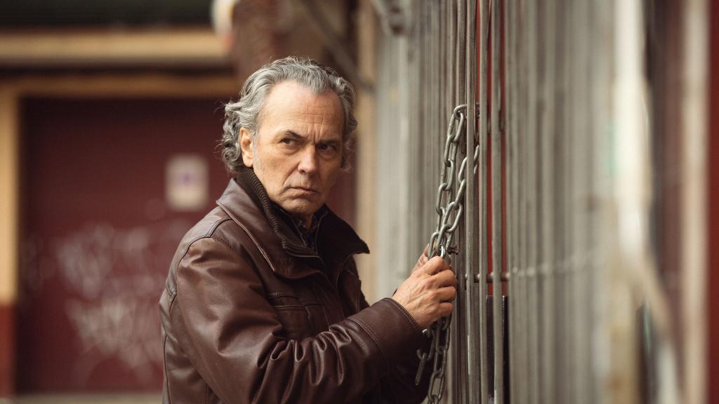 José Coronado, en un fotograma de la serie de éxito de Telecinco.