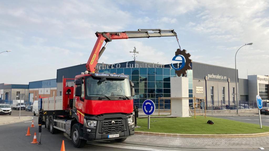 Escultura  homenaje a los empresarios