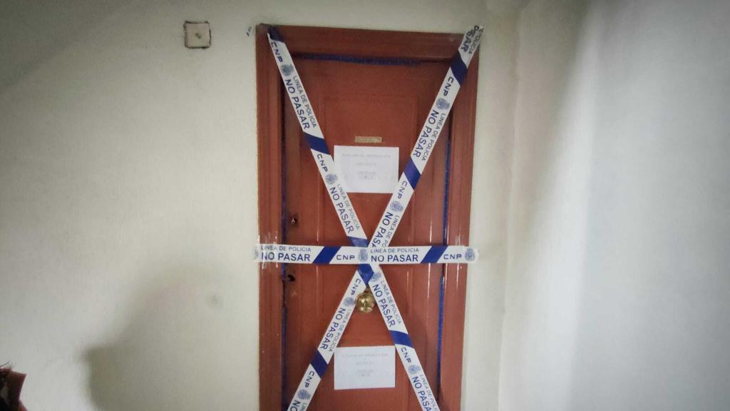 El piso donde fue hallado el cuerpo de Manolo Cobos, en Móstoles (Madrid).