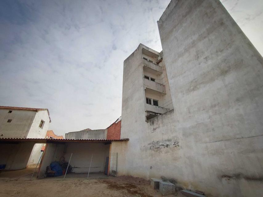 Lugar desde el que se lanzó José Manuel y donde cayó.