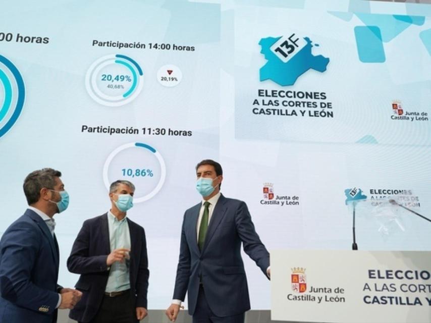 Miriam Chacón / ICAL . El consejero de la Presidencia, Ángel Ibáñez, visita el Centro de Procesamiento de Datos, habilitado para la celebración de la jornada electoral del 13 de febrero junto al secretario de la Consejería Santiago Fernández y el director de Comunicación Julio López