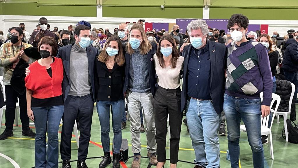 Los líderes nacionales de UP arropan a Pablo Fernández en el acto final de campaña