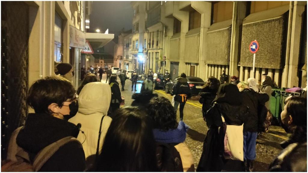 Las protestas ante la Sala Capitol por el concierto de Kaydy Cain.