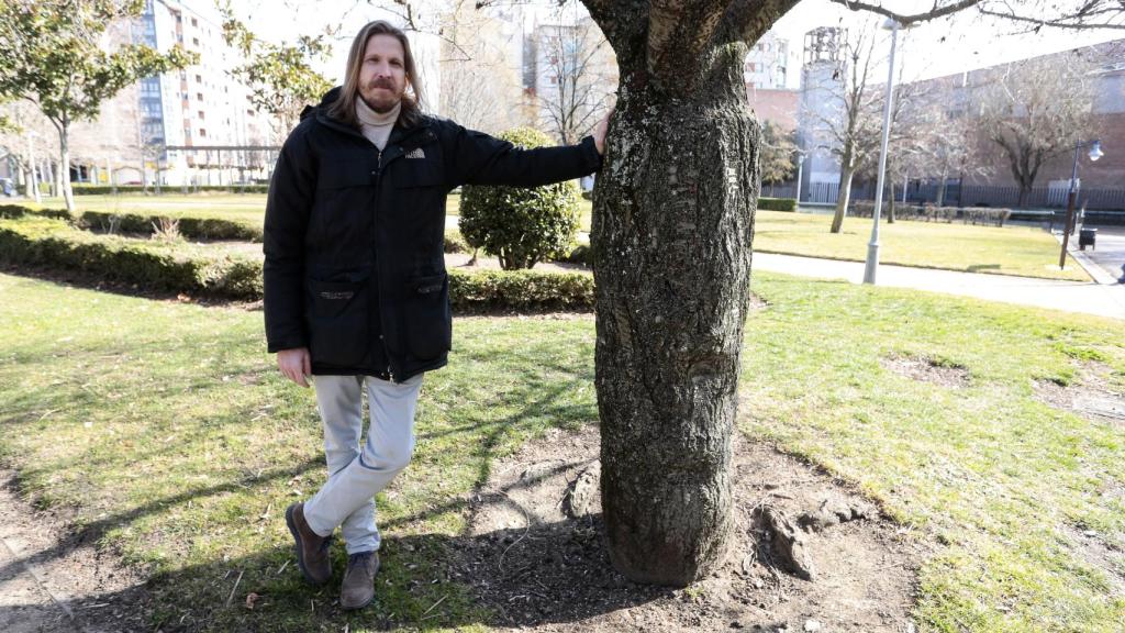El candidato a la presidencia de la Junta de Unidas Podemos, Pablo Fernández, disfruta de la jornada de reflexión en la capital leonesa