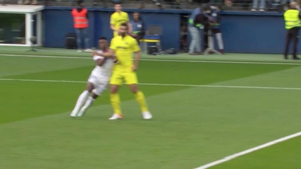 Penalti de Albiol a Vinicius no pitado