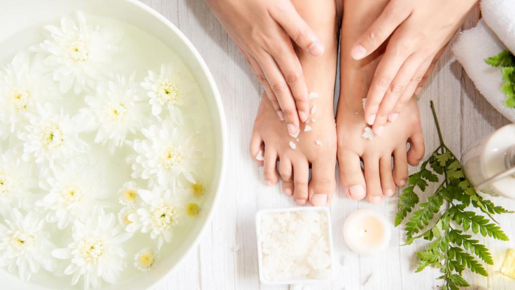 El milagro del baño caliente de pies antes de acostarte: el truco para descansar más