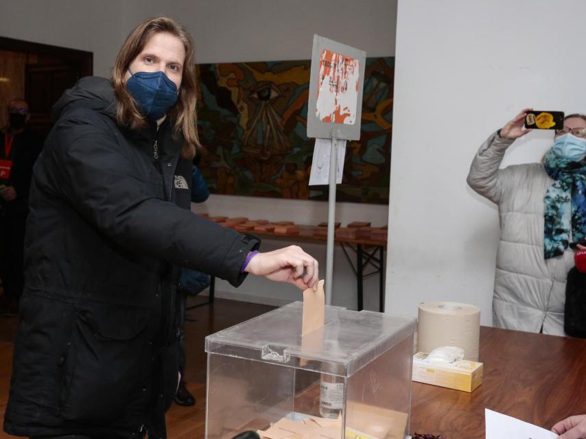 Pablo Fernández en el momento de la votación en las elecciones de Castilla y León