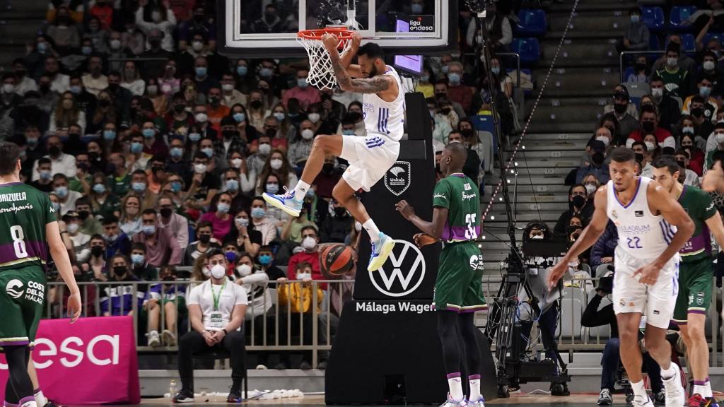 Adam Hanga realiza un mate ante Unicaja