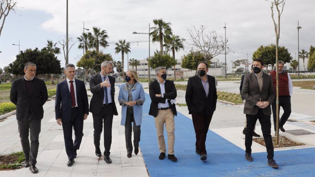 La alcaldesa de Marbella visita actuaciones de urbanización en San Pedro.
