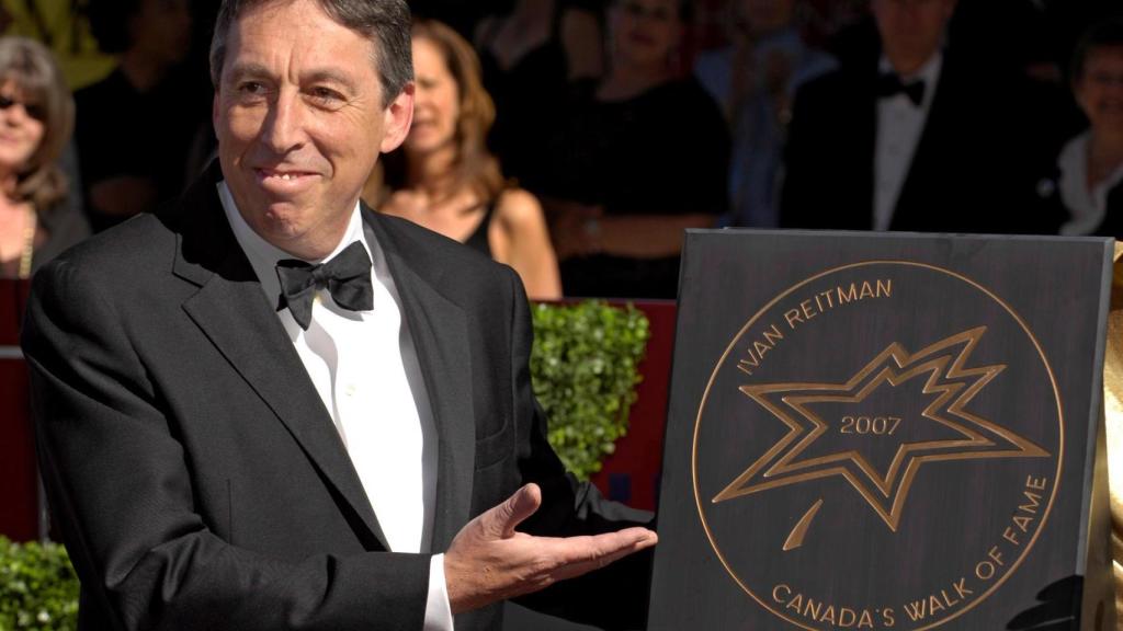 Ivan Reitman en 2007 junto a su estrella en el paseo de la fama de Toronto, Canadá. Foto: EFE/EPA/Warren Toda