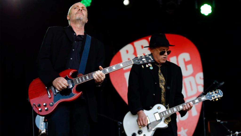 Javier Soto y Julián Hernández durante un concierto de Siniestro Total en 2019. Foto: Siniestro Total/Twitter