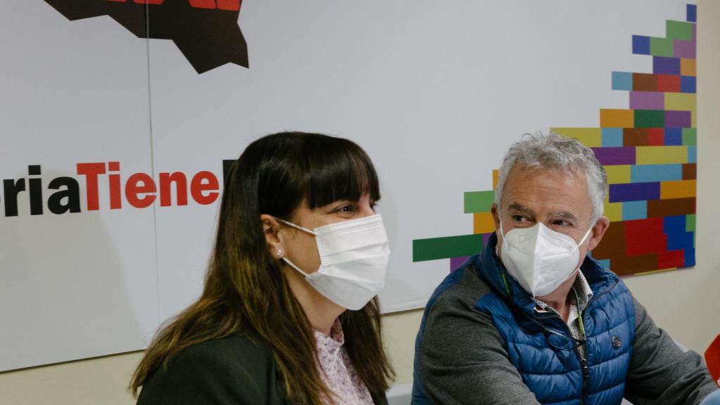 El candidato de Soria ¡Ya!, Angel Ceña, junto a la segunda de la lista, Vanessa García durante la rueda de prensa