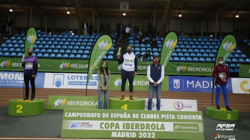 Maribel Pérez, en lo más alto del podio.