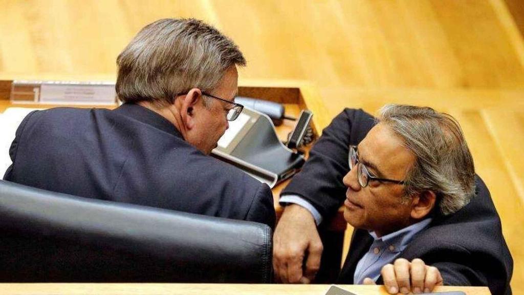 Ximo Puig y el portavoz socialista en las Cortes, Manolo Mata, en imagen de archivo.
