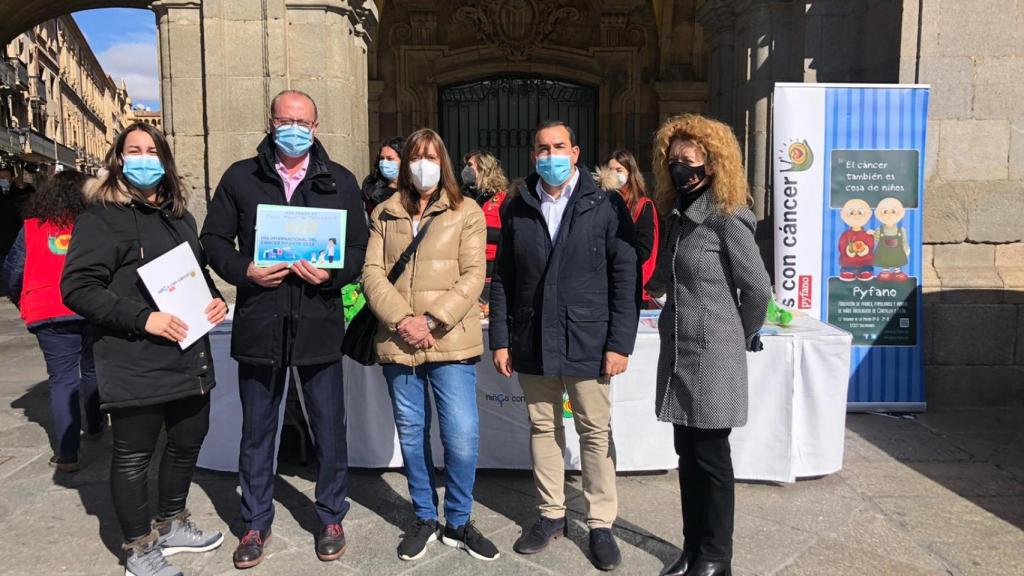 Mesa de cuestación a favor de Pyfano en la Plaza Mayor