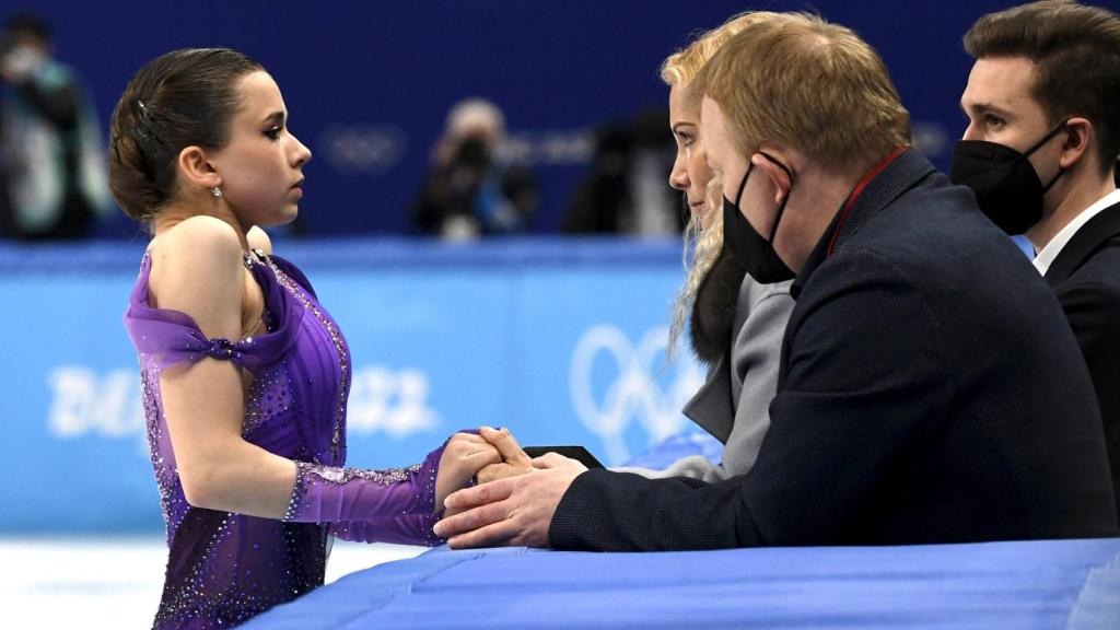 Kamila Valieva y su entrenadora.