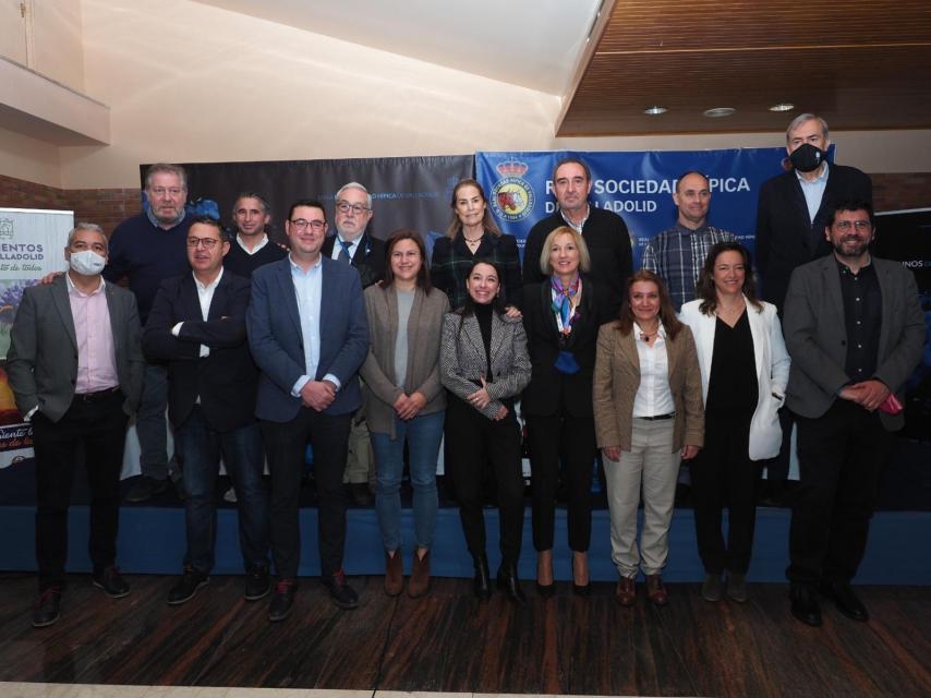 Foto de familia del desayuno de la APDV