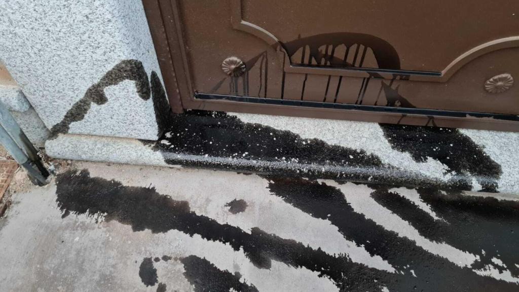 Actos vandálicos en la fachada de la casa de la alcaldesa de Menasalbas. Foto: PP Toledo