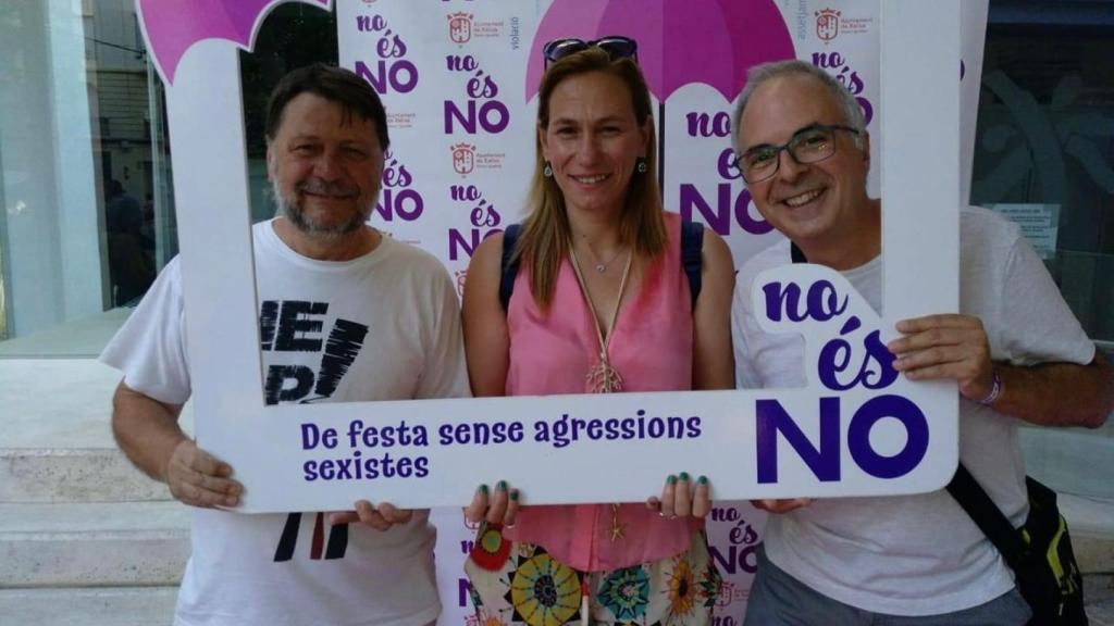 Isabel Serra, en el centro, en una imagen difundida por la coalición en la precampaña de 2019.