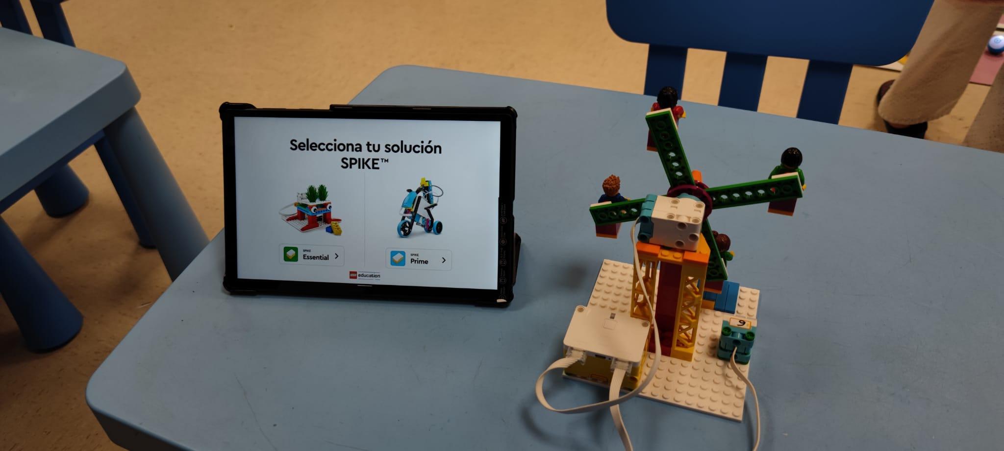 Uno de los robots empleados en el taller (Cedida).