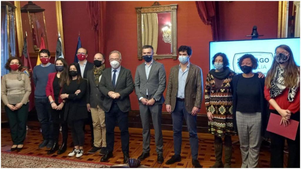 Foto de familia de las empresas participantes en Santiago Concilia.