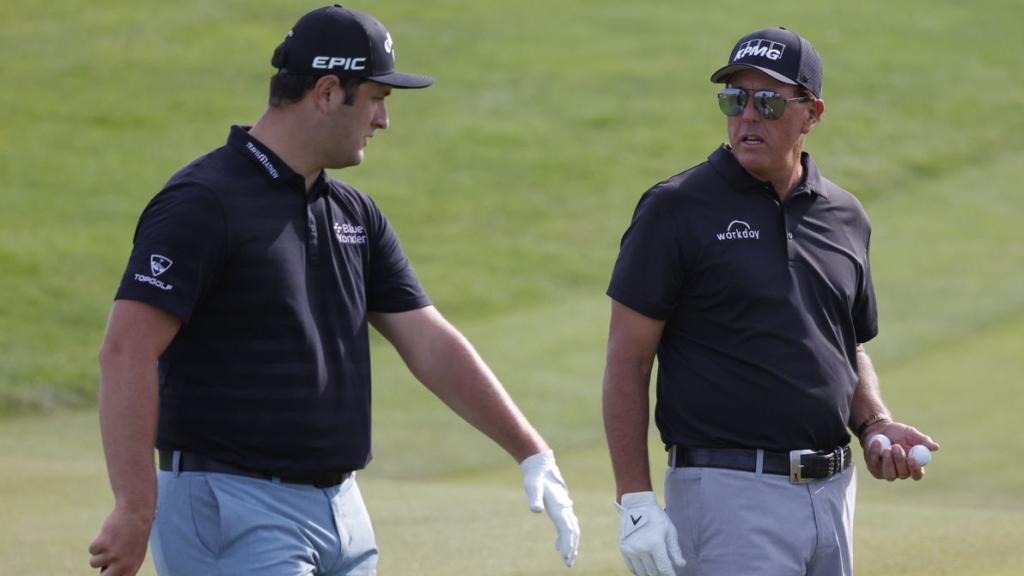 Jon Rahm y Phil Mickelson, en Kiawah Island.