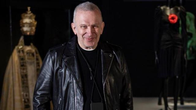 Jean Paul Gaultier en la exposición 'Cine y moda'. Foto: EFE/Rodrigo Jiménez