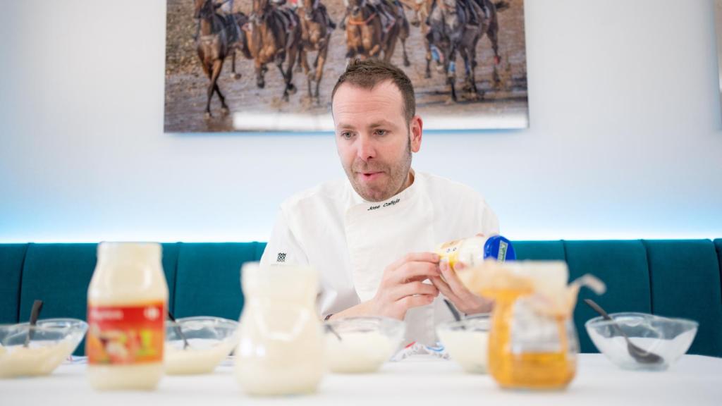 Jose Calleja, momentos antes abrir la mayonesa de Lidl.