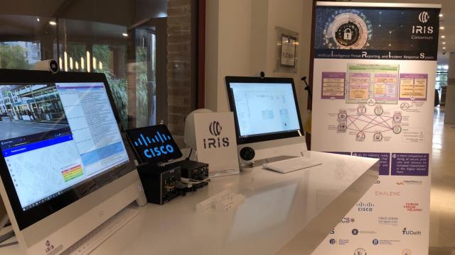 Uno de los puestos de mando del proyecto IRIS.