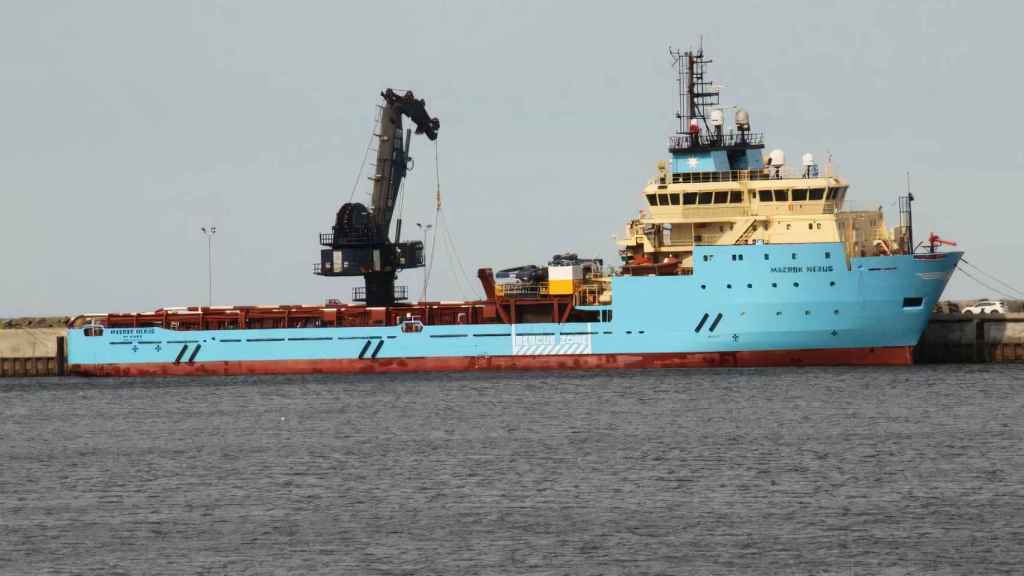 Arriba a puerto el buque canadiense Nexus con dos de los fallecidos del Villa de Pitanxo