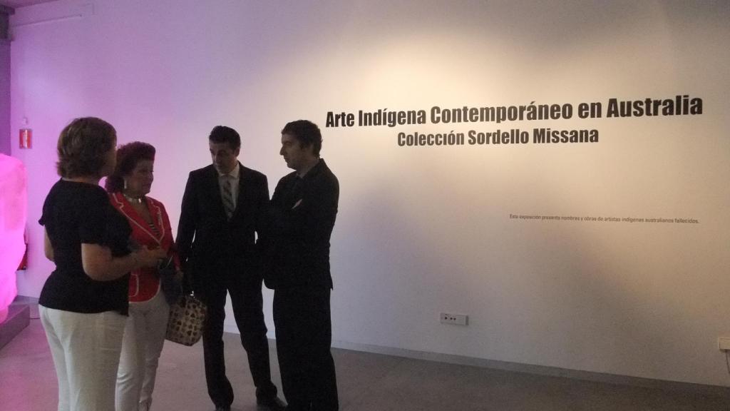 Óscar Carrascosa (izquierda) en la inauguración de la exposición del IVAM que comisarió. Con Consuelo Císcar