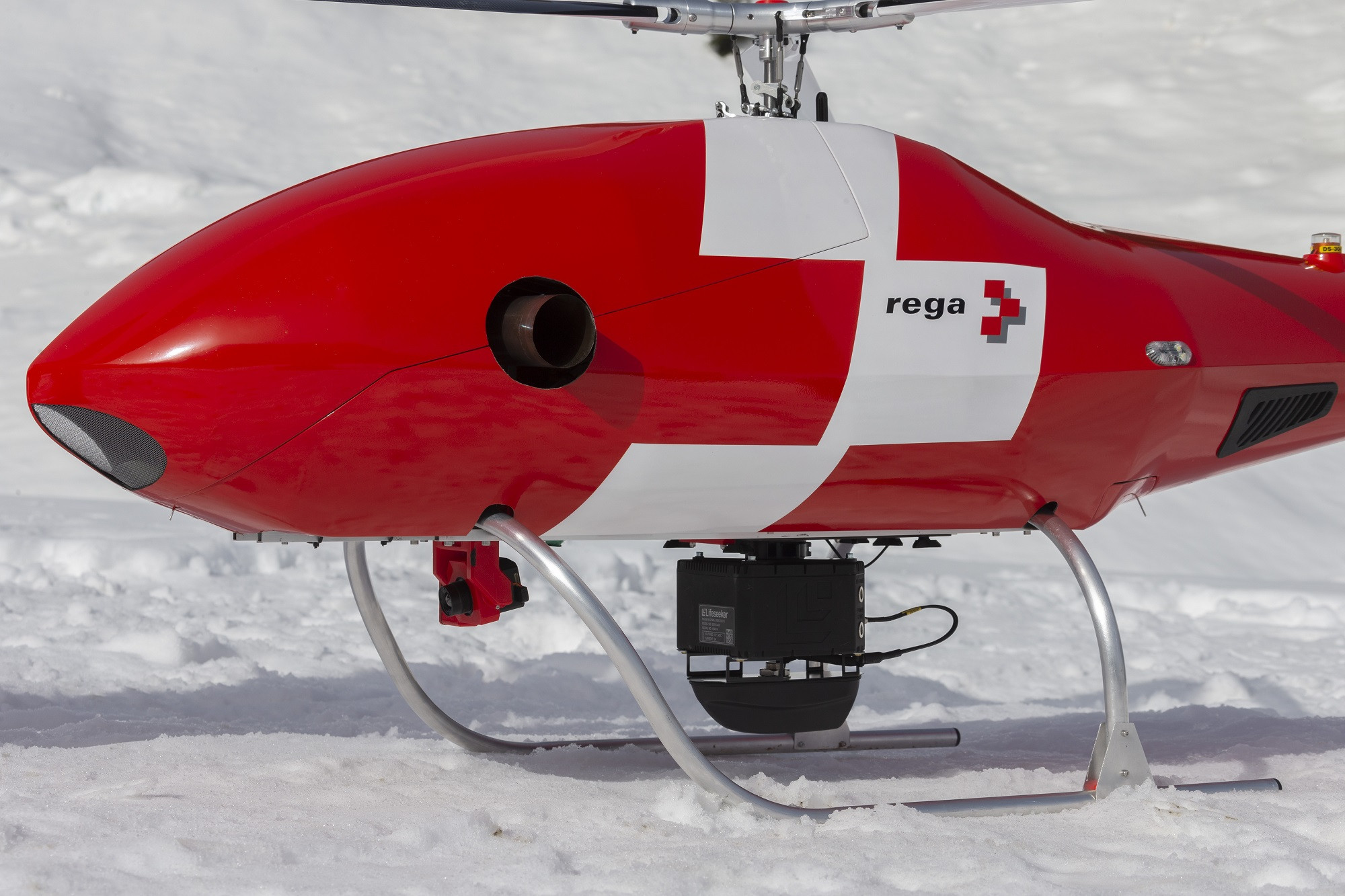 Un dron de la empresa Suiza Rega con la tecnología gallega de Centum.