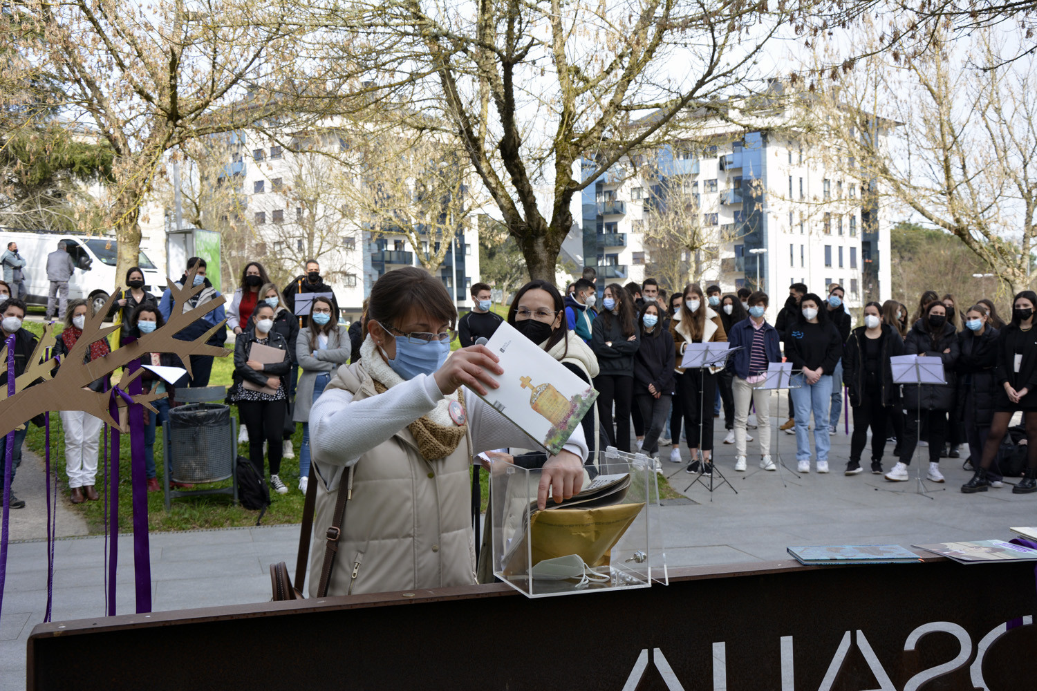 Colocación de materiales en la caja.