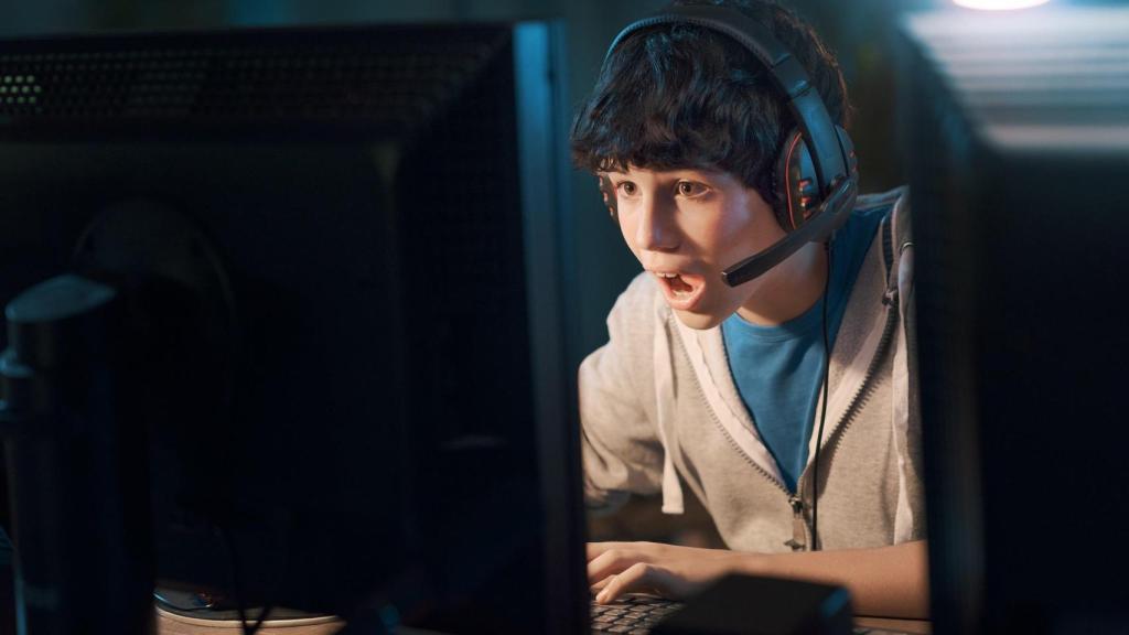 ordenador adolescente juego