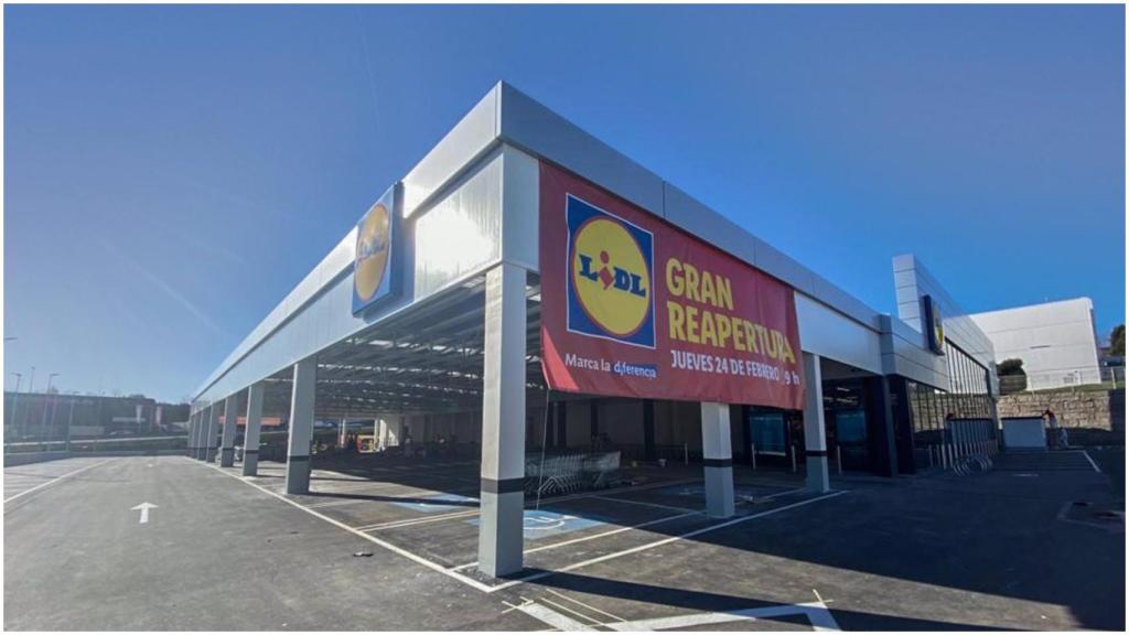 El Lidl del polígono de Costa Vella, en Santiago, reabre este jueves tras obras de mejora