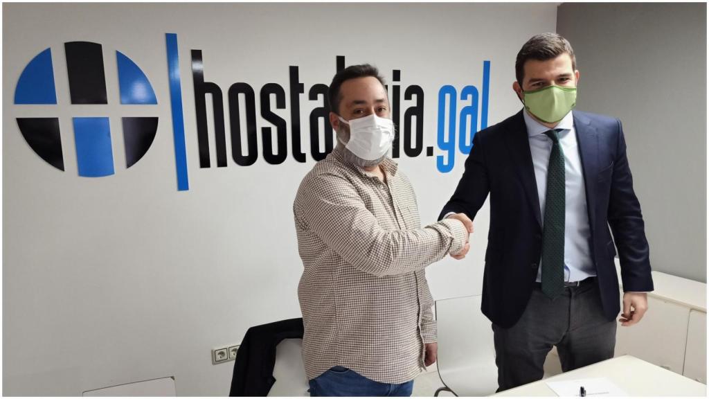 El presidente de Hostalaría.Gal, Lois Lopes, y el gestor de ventas de Iberdrola, Manuel Fernández Mariño.