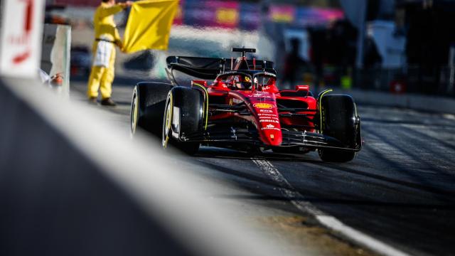 Carlos Sainz durante los test de pretemporada 2022 en Barcelona