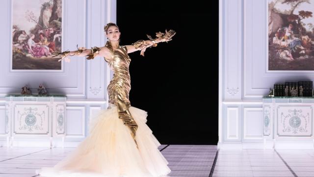 Gigi Hadid en el desfile de Moschino.