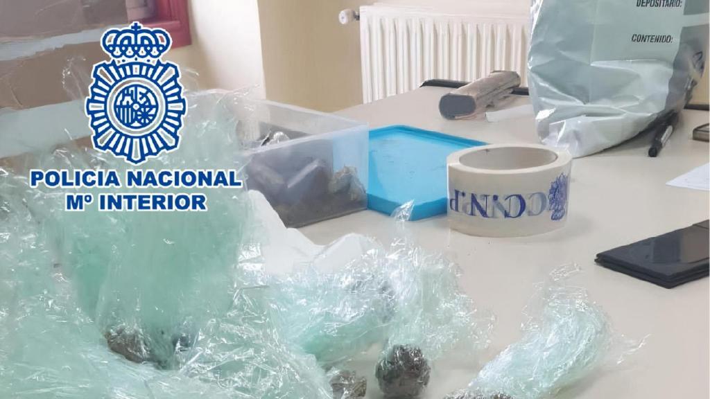 Sustancias requisadas por la policía.