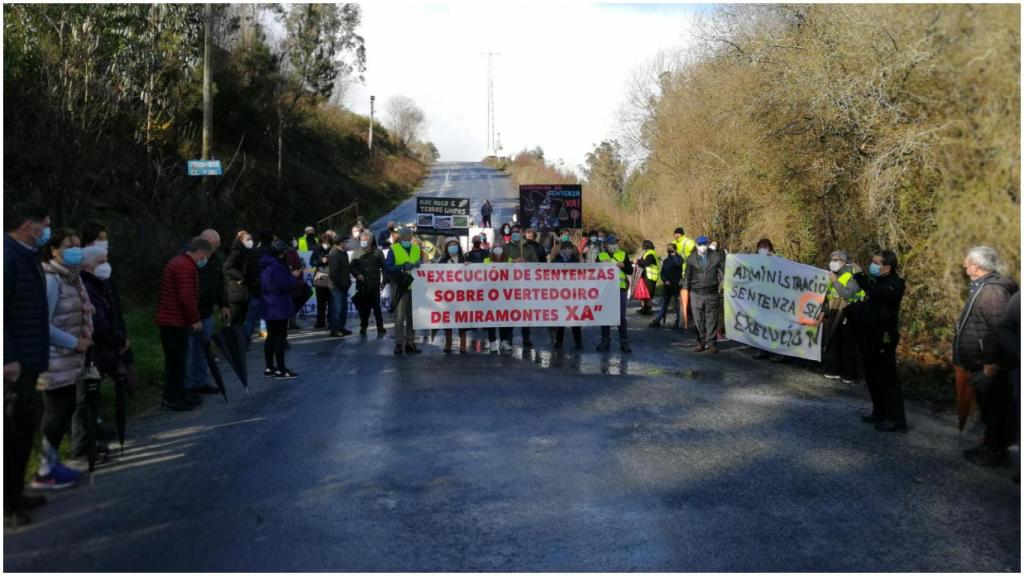 Manifestación de los vecinos de Miramontes contra el vertedero.