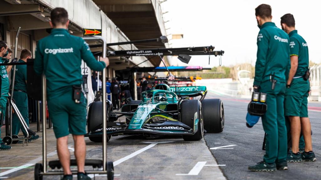 Lance Stroll durante los test de pretemporada 2022 en Barcelona