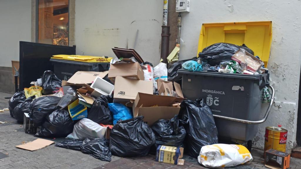 Basura acumulada en la calle Galera de A Coruña