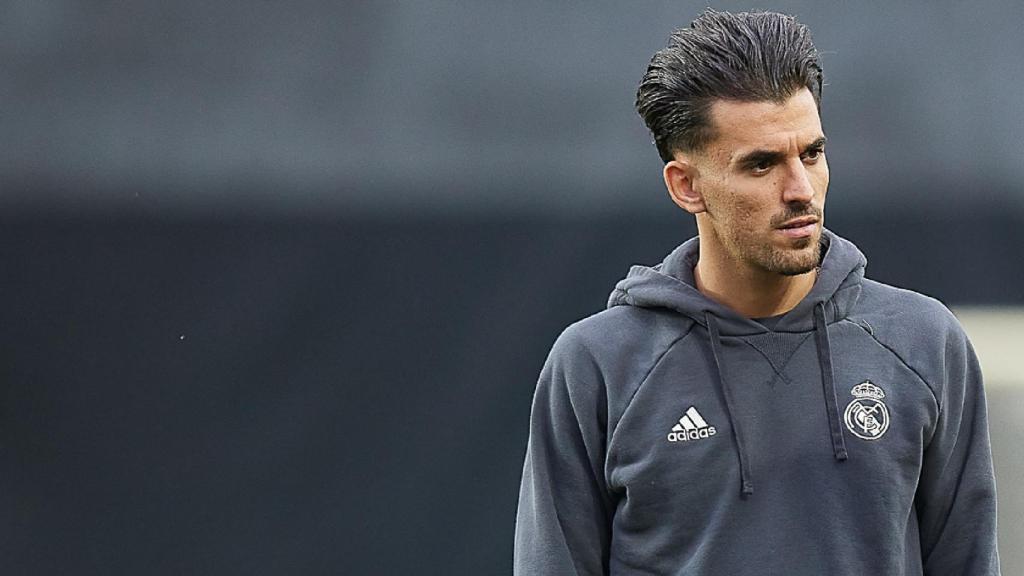 Dani Ceballos, sobre el césped de Vallecas